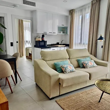 Nuevo Centro Con Piscina Τορρεμολίνος